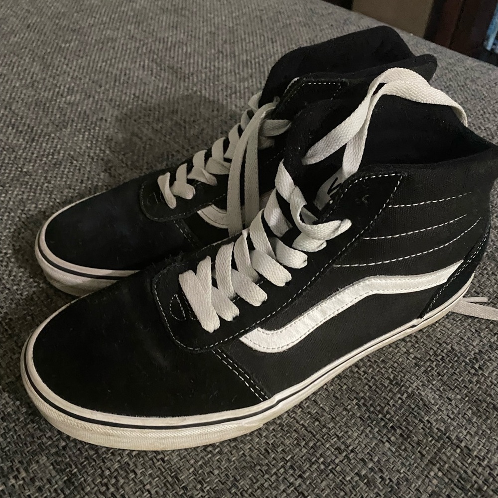 Used men’s high top Vans. Size 8.5